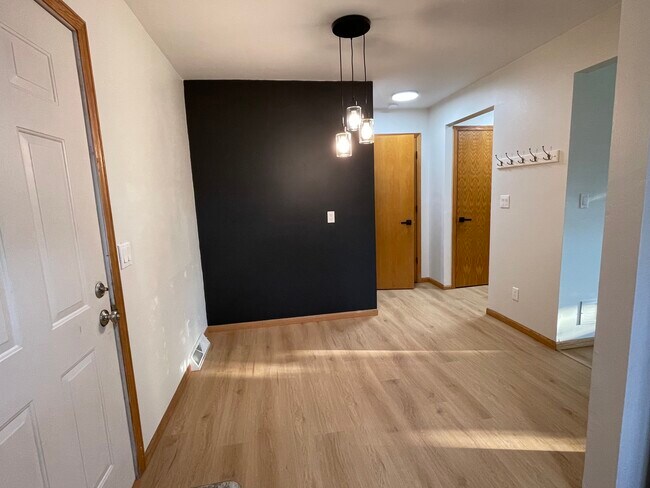 Building Photo - 2025 Wolf Rd