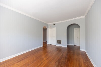 Foto del edificio - 2446 N Hamlin Ave