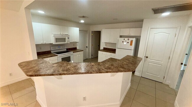 Foto del edificio - 1402 Alan Ave S