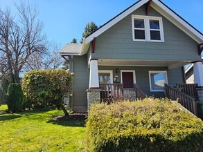 Building Photo - 4249 SE 9th Ave