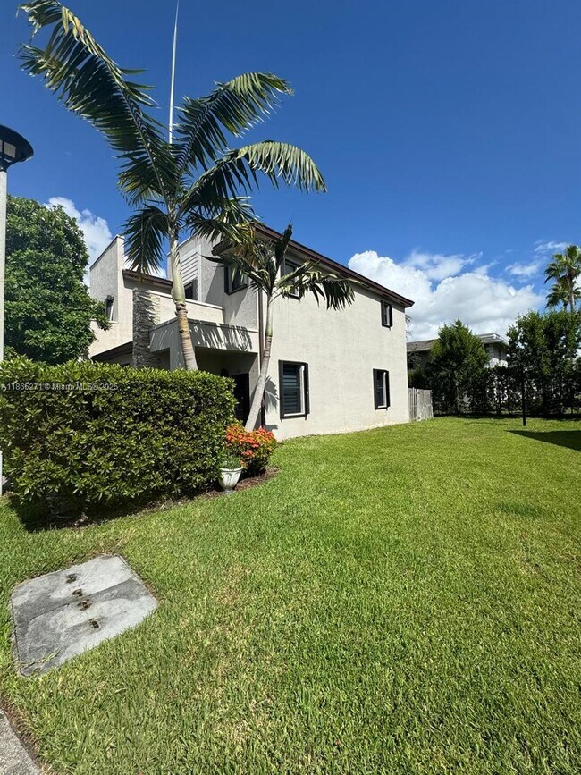 Foto del edificio - 339 NE 208th Terrace