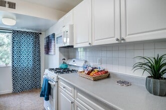 Building Photo - Stoneridge at Mark Center Apartment Homes