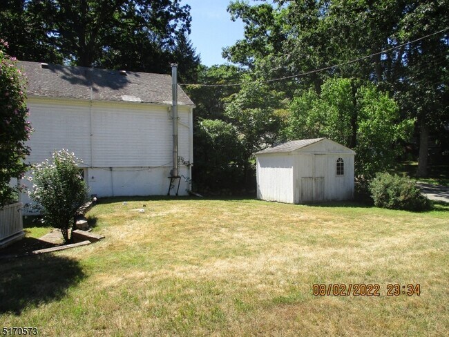 Building Photo - 2 Dogwood Ln