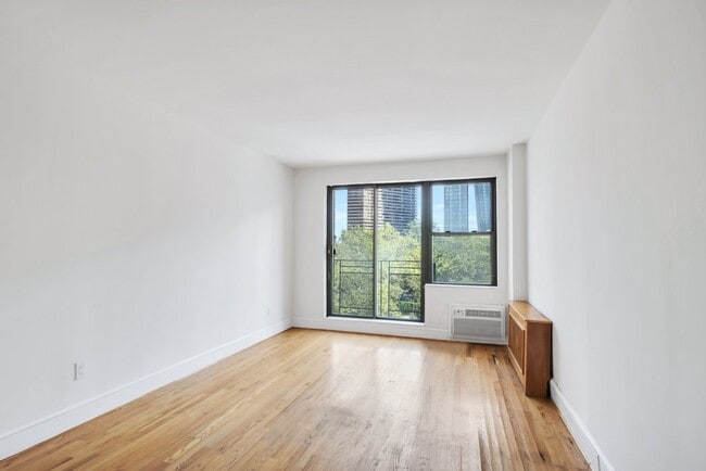 Building Photo - 655 Second Avenue