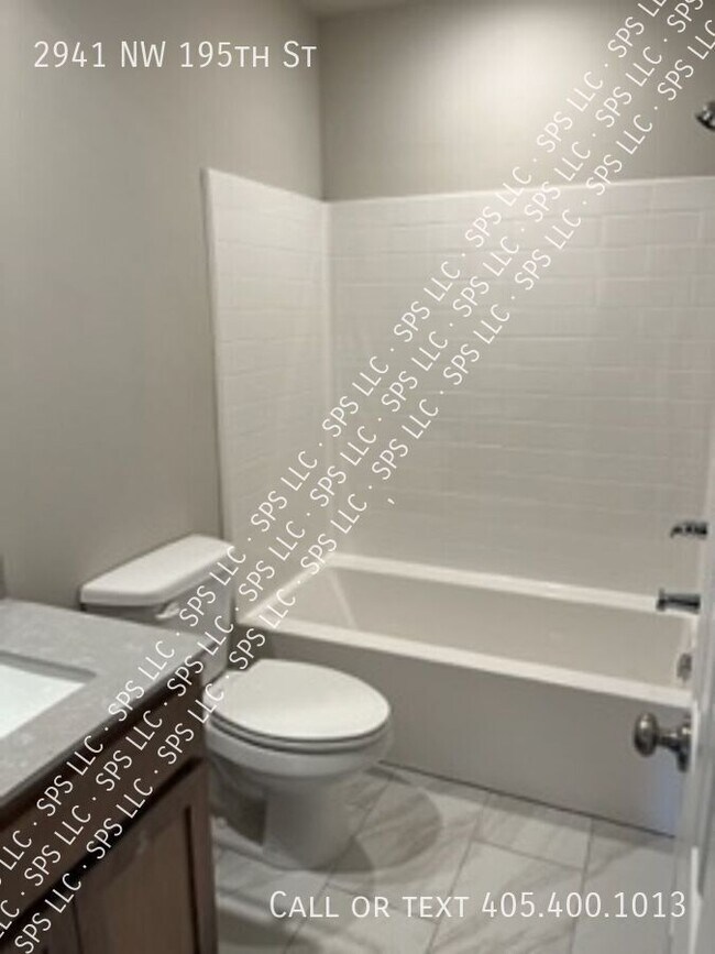 Foto del edificio - 2941 NW 195th St