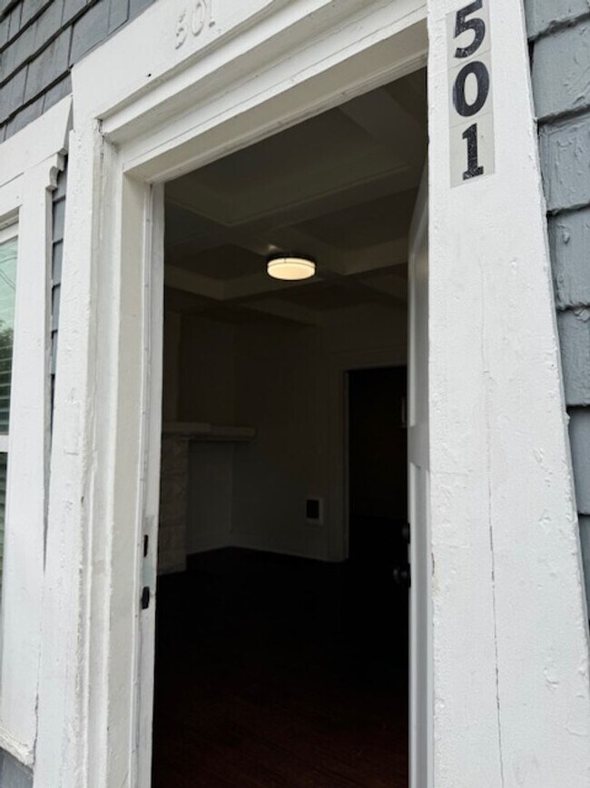 Foto del edificio - 501 W 8th St