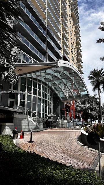 Building Photo - 1155 Brickell Bay Dr