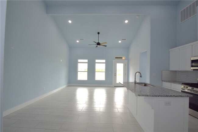 Building Photo - 520 Amethyst Rd