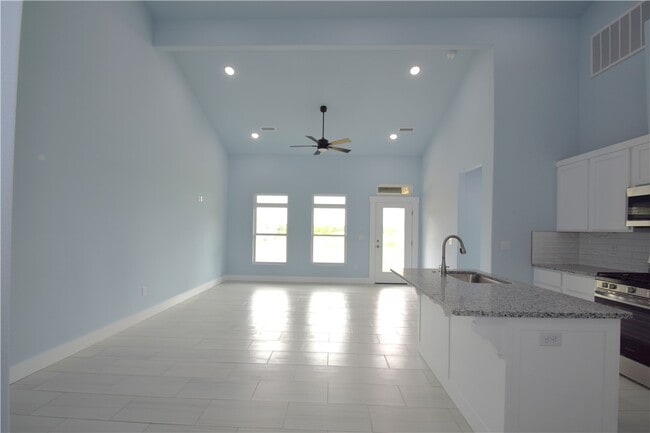 Building Photo - 550 Amethyst Rd