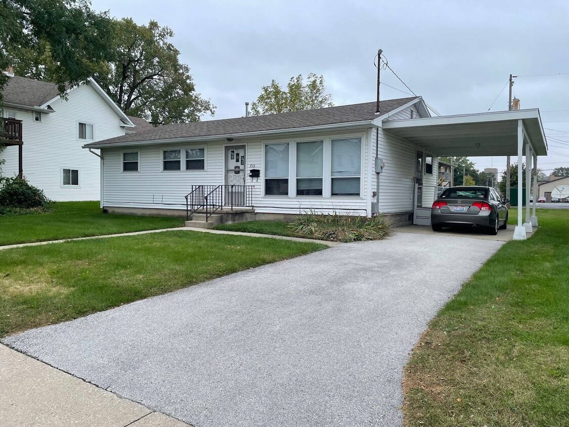 Building Photo - Newlove House on 2nd - 3 bedrooms, 1 bathr...