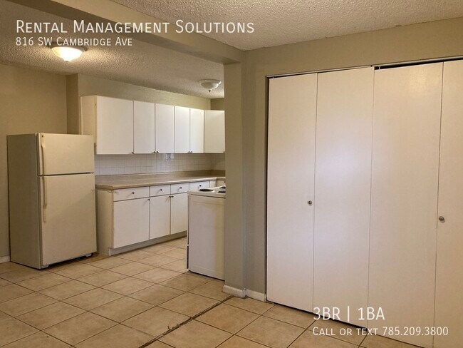 Building Photo - *NEAR GAGE PARK* 816 SW Cambridge Ave- 3 B...