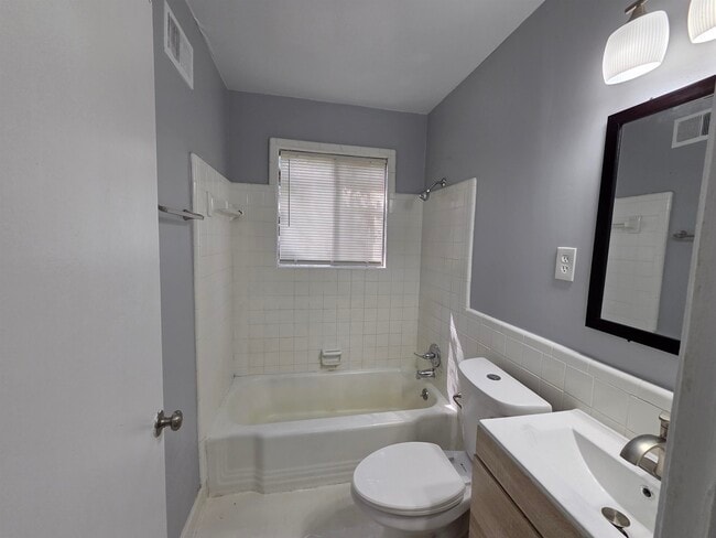 Building Photo - 2993 Laurencekirk Rd