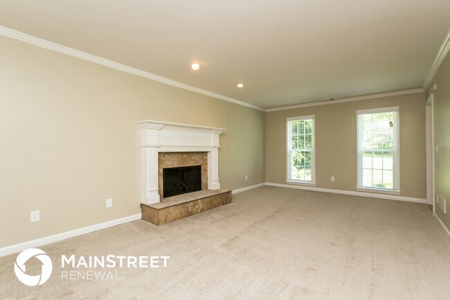 Building Photo - 320 Sumter Dr NE