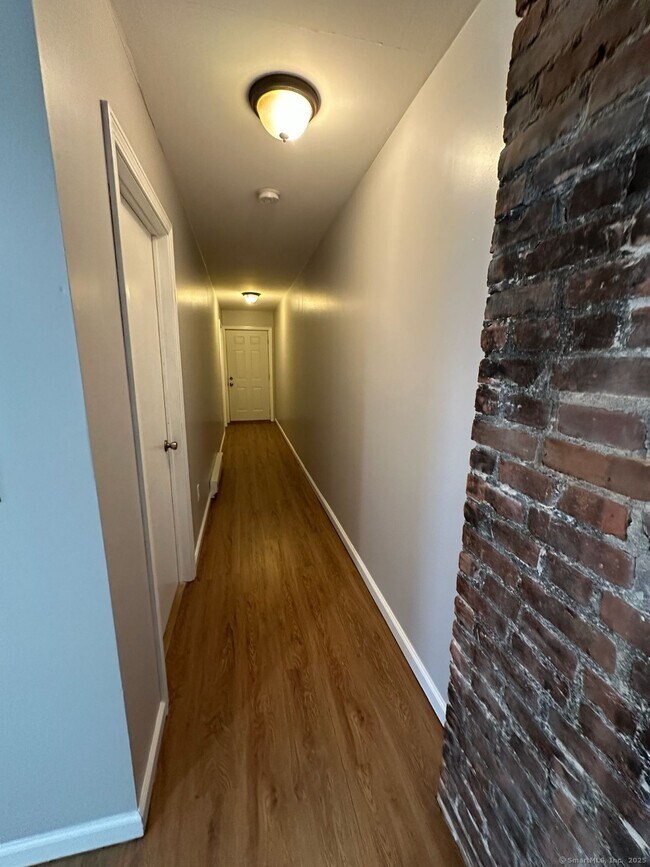 Foto del edificio - 50 Hunters Ave