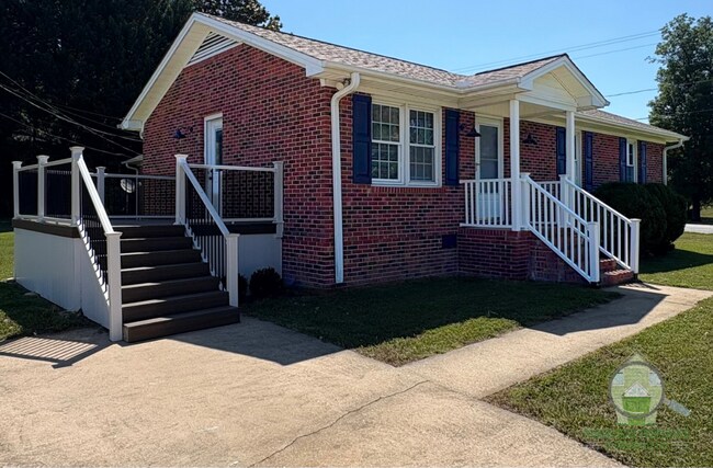Building Photo - 701 Ikes Rd