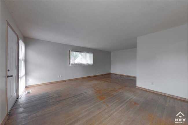 Building Photo - 2807 W Maxwell Ave