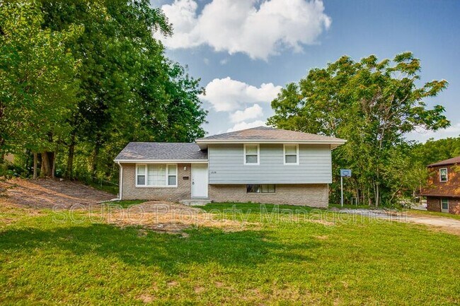 Building Photo - 1228 E T C Lea Rd