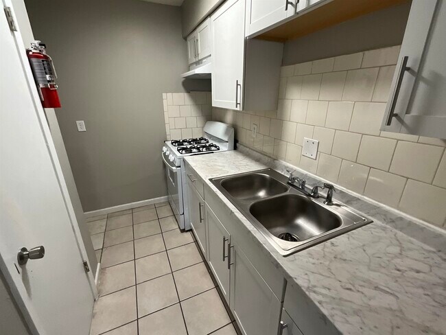 Foto del edificio - 4455 MACON Rd