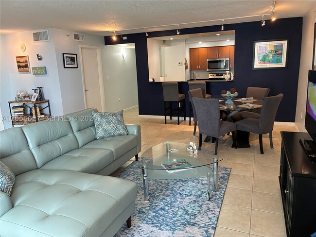 Building Photo - 6917 Collins Ave
