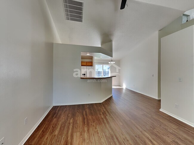 Building Photo - 3261 N Maplestone Avenue