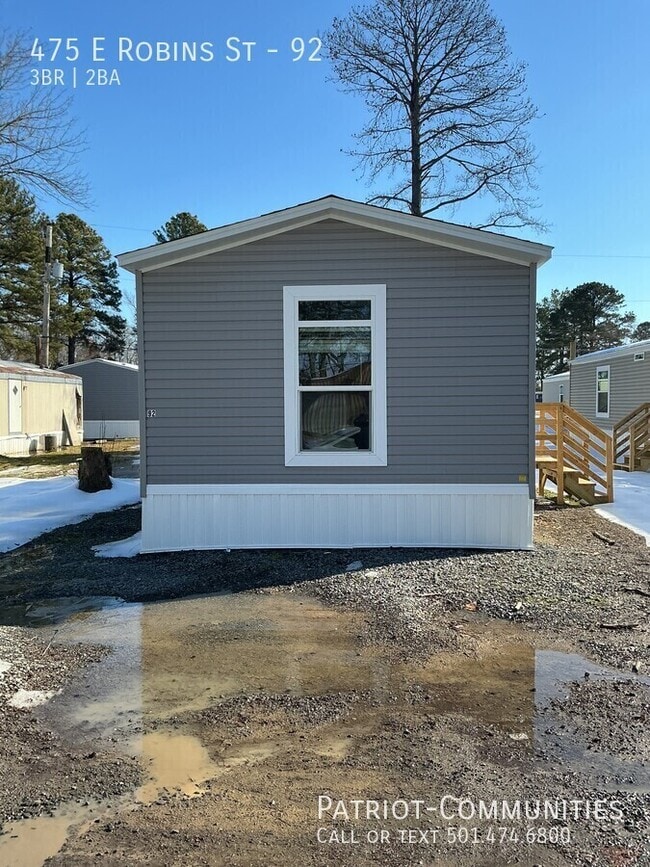 Building Photo - 475 E Robins St