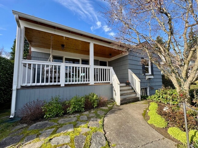 Building Photo - View Ridge Home