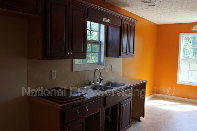 Building Photo - 55 Pine Shadow Cir