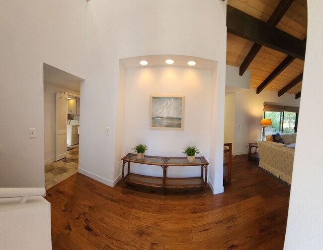 Foto del edificio - Furnished 3 bed 2.5 bath close to Poly.