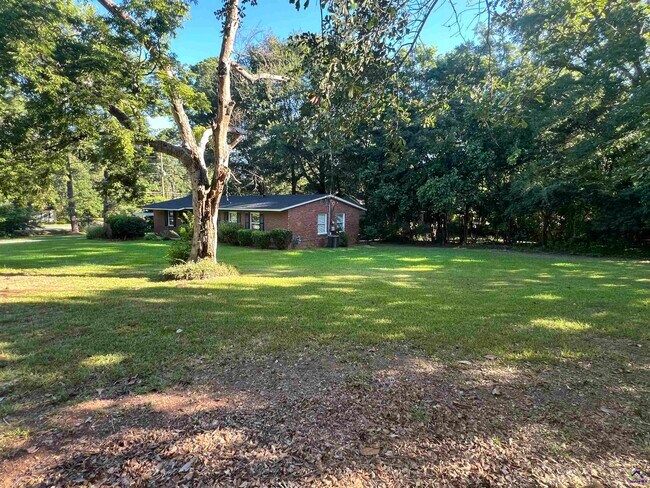 Building Photo - 4693 Twin Oak Dr