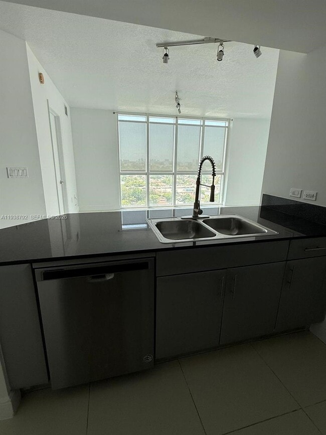 Foto del edificio - 1871 NW S River Dr