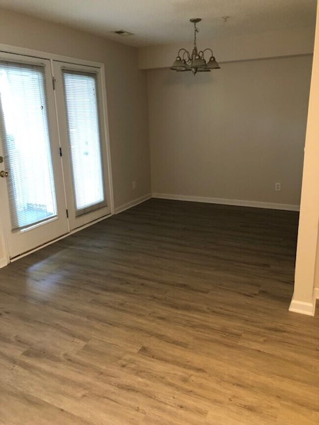 Building Photo - 719 B