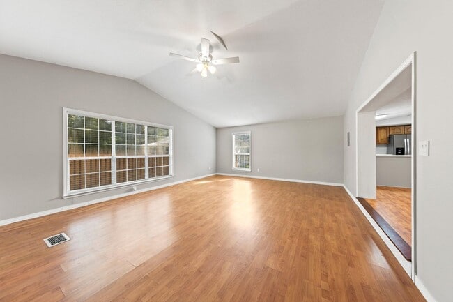 Foto del edificio - 700 Persimmon St