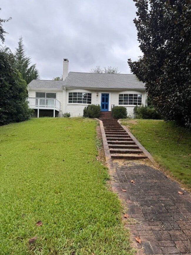 Building Photo - 925 Brentwood Dr