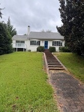 Building Photo - 925 Brentwood Dr