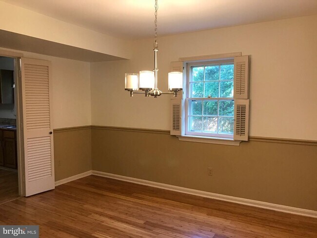 hardwood floors - 6676 Hillandale Rd