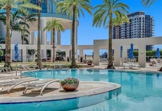 Building Photo - 333 Las Olas Way