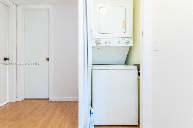 Foto del edificio - 2 bedroom in Sunny Isles Beach FL 33160