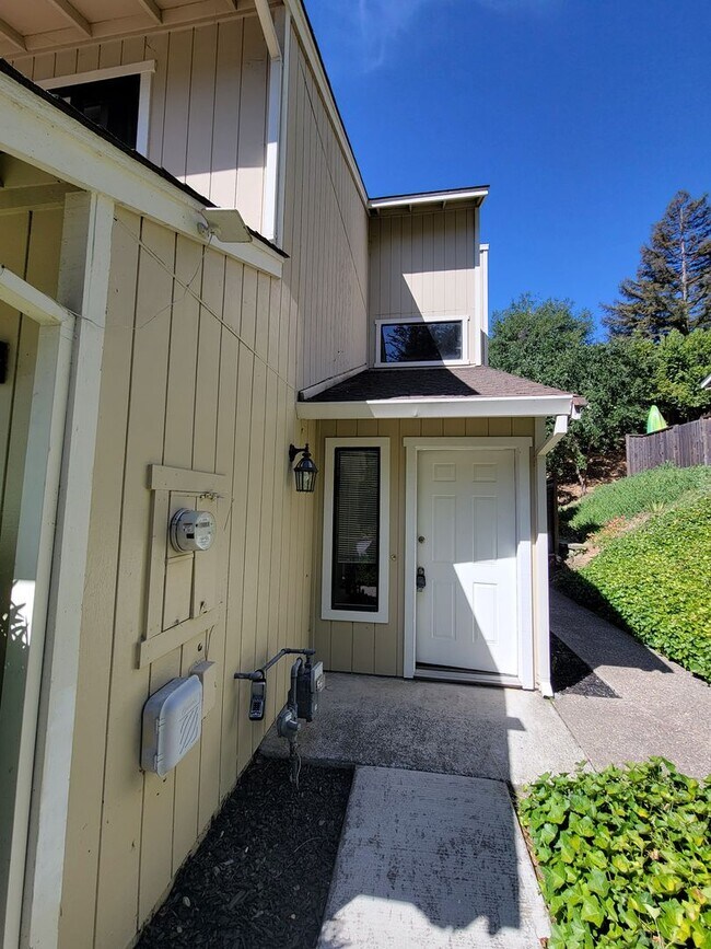 Foto del edificio - 3-bedroom 2 bath Townhouse in Sun Rise Ridge