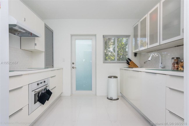 Foto del edificio - 1225 Marseille Dr