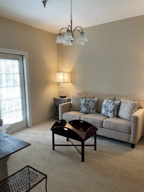 tu acogedora sala de estar - Sunabella Senior Living