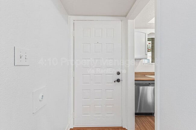 Foto del edificio - 405 E Linda Ln