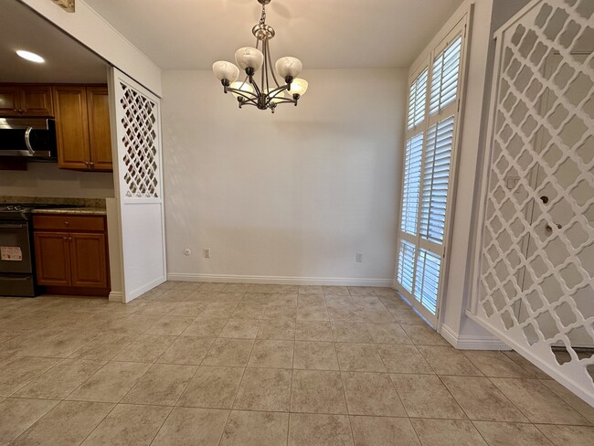 Dining area - 1200 W Huntington Dr