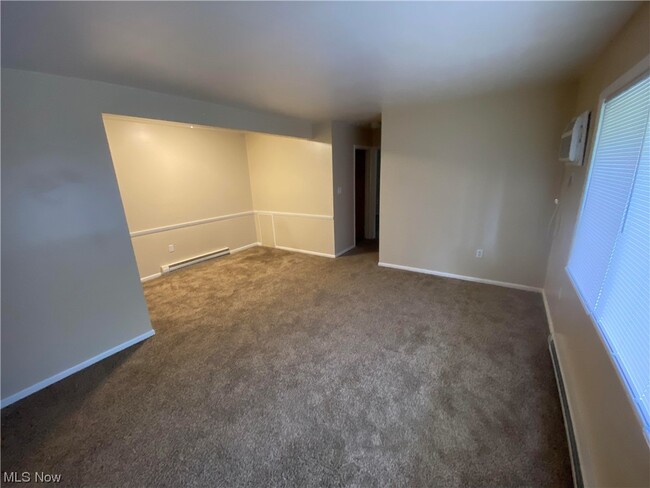 Building Photo - 405 Colonial Dr