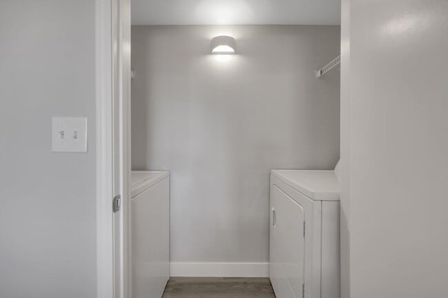 Building Photo - 7255 W Sunset Rd