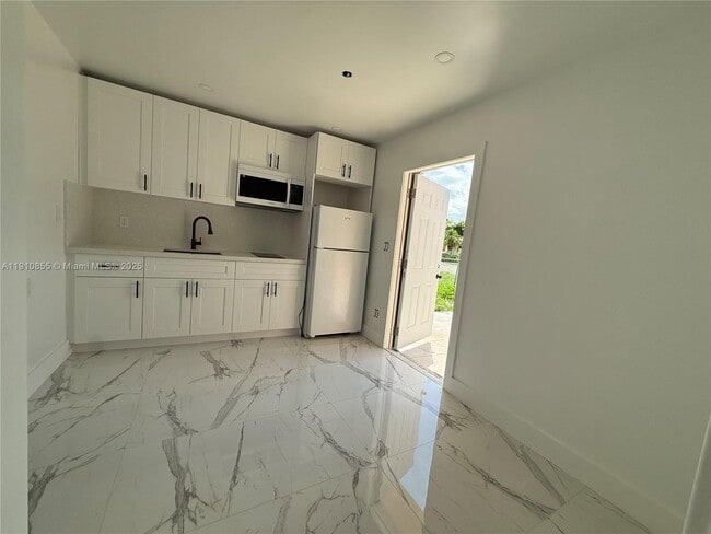 Foto del edificio - 9824 SW 26th Terrace