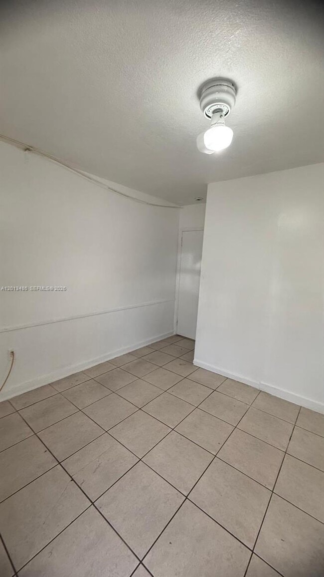 Foto del edificio - 725 Opa-locka Blvd