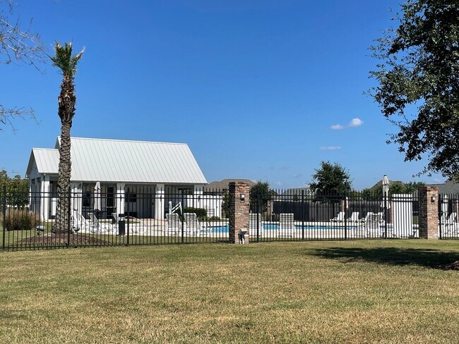 Foto del edificio - Spacious 4 bedroom 2 bathroom home for rent!