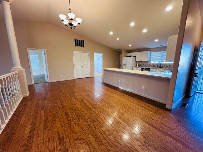 Foto del edificio - 1545 Wrangler Ln