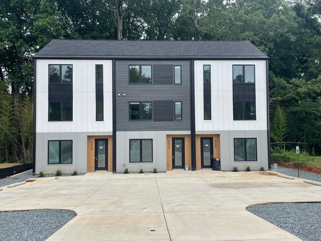 Building Photo - 4444 W Tyvola Rd