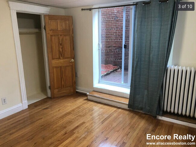 Foto del edificio - 352 Riverway